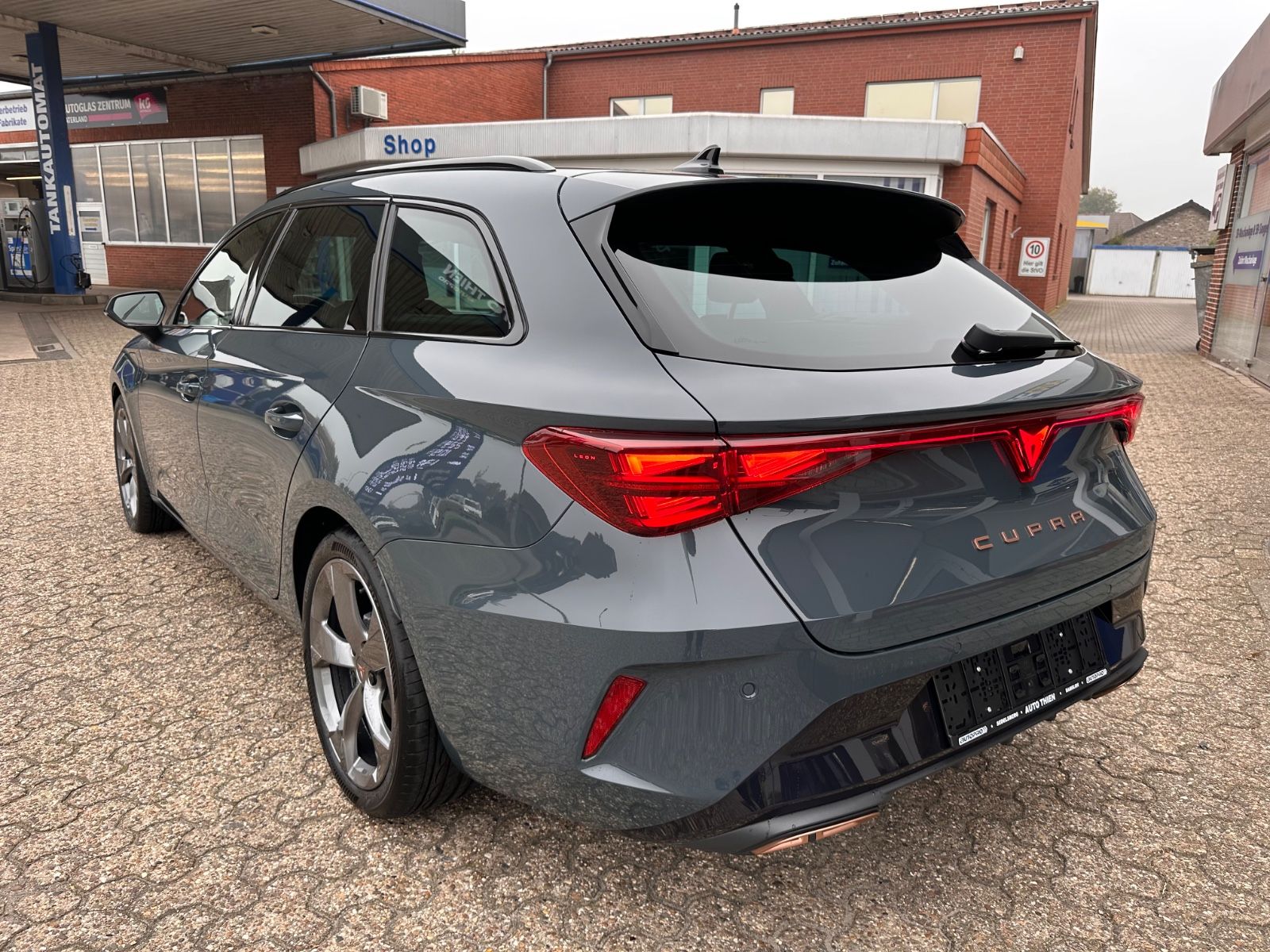 Fahrzeugabbildung CUPRA Leon ST 1.5 e-Hybrid DSG Matrix/ACC/APP/SHZ/RFK