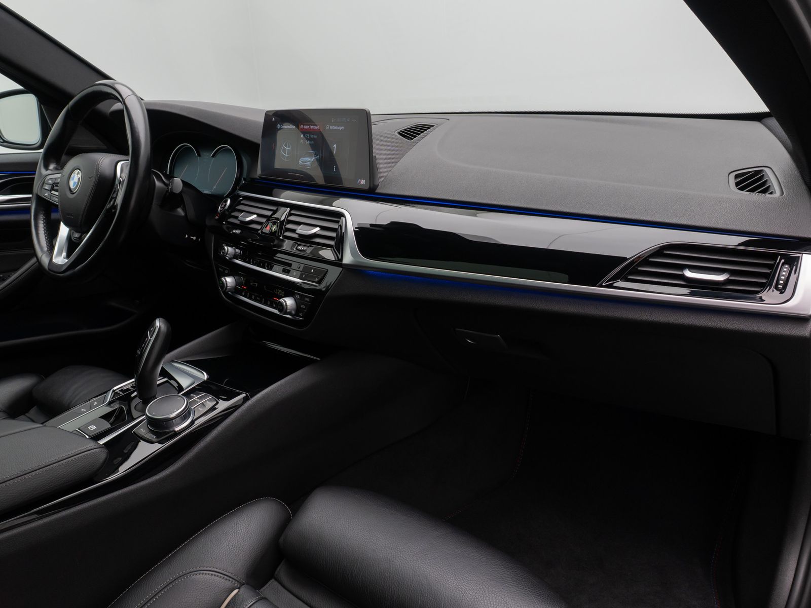 Fahrzeugabbildung BMW 530d xD M-Paket 360° LED DAB HUD Pano NaviPro