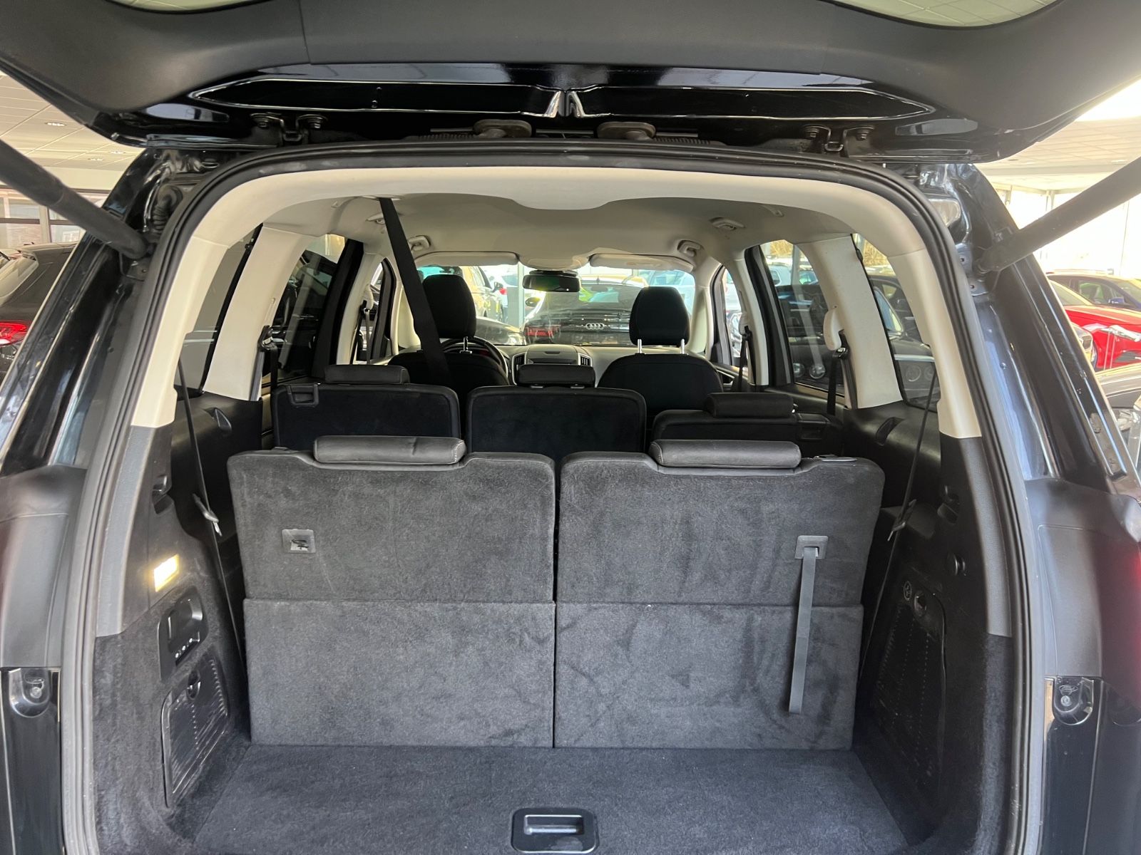 Fahrzeugabbildung Ford Galaxy Business 2.0 TDCI * 7.Sitzer * NAVI *