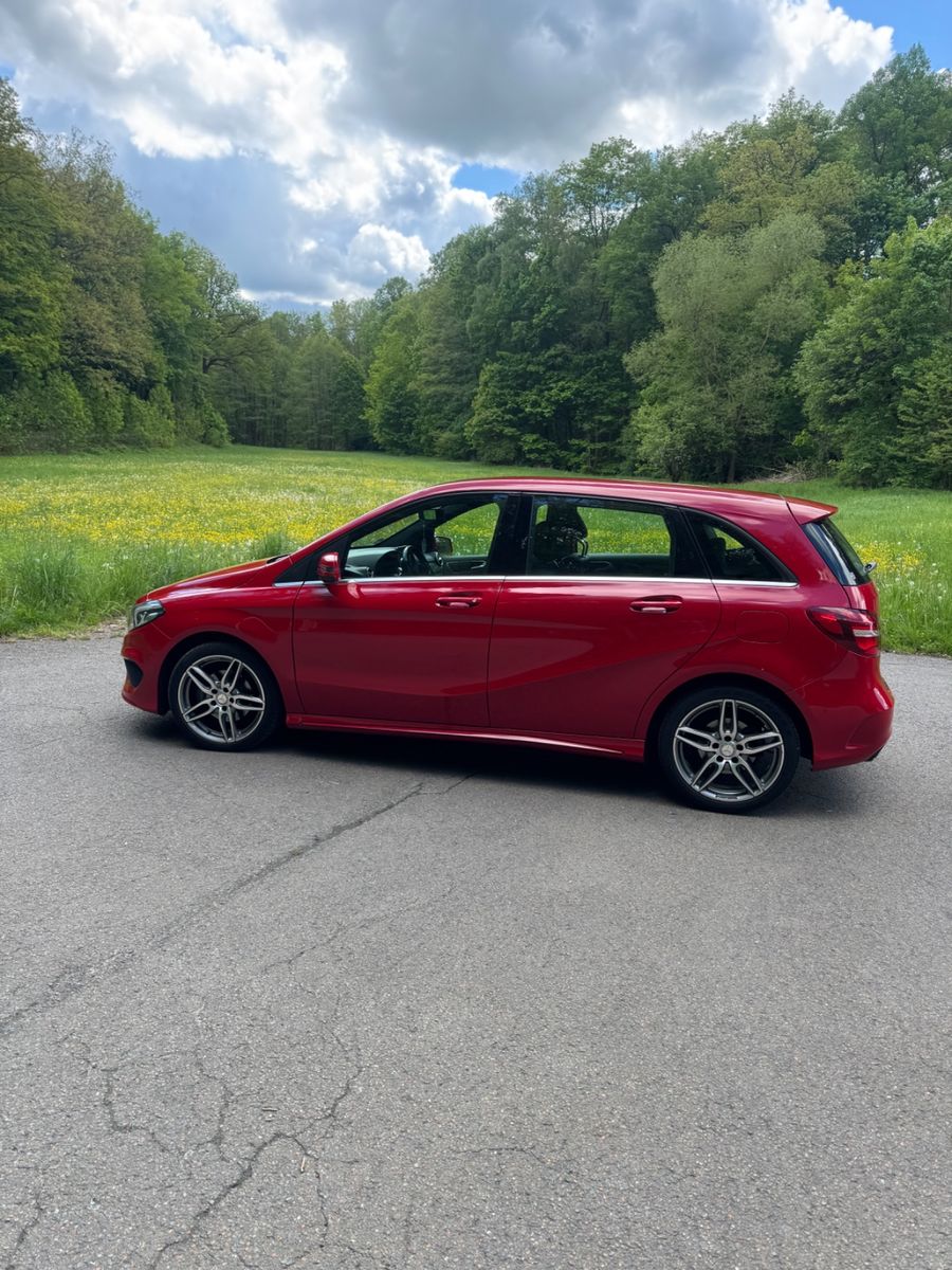 MERCEDES-BENZ B 180
