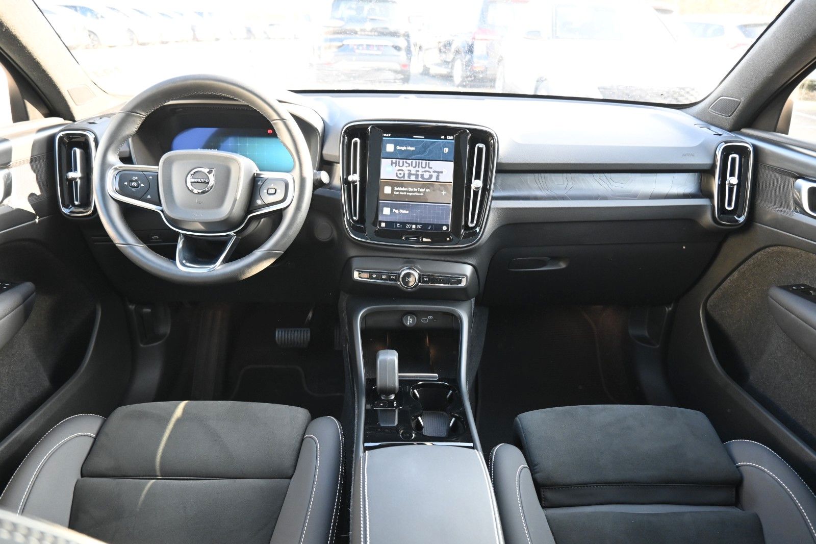 Fahrzeugabbildung Volvo C40 Recharge Pure Electric Plus *LED*STHZ*BLIS