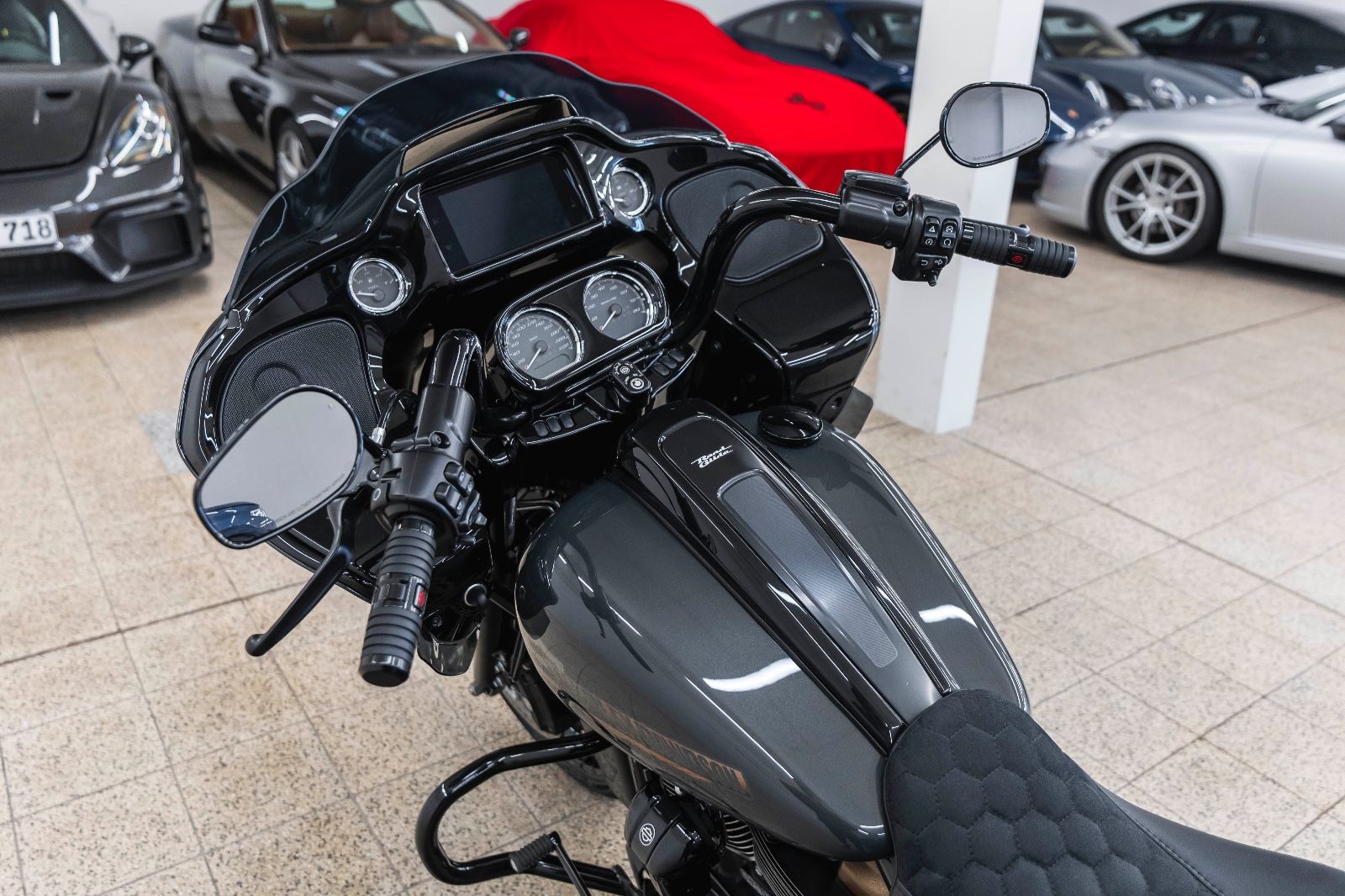 Fahrzeugabbildung Harley-Davidson FLTRXST Road Glide