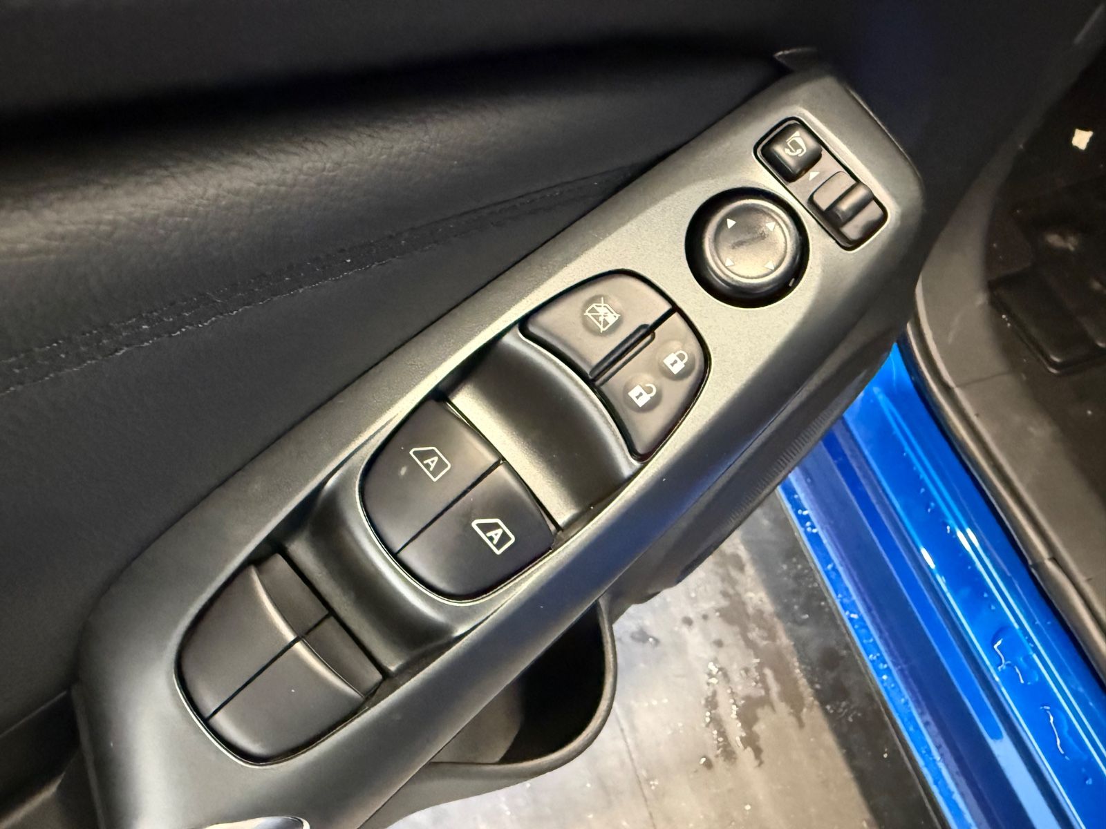 Fahrzeugabbildung Nissan Juke N-Connecta MT - Navi, Winter-P., Teilleder