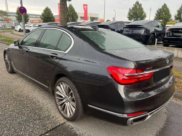 BMW 750 - 2