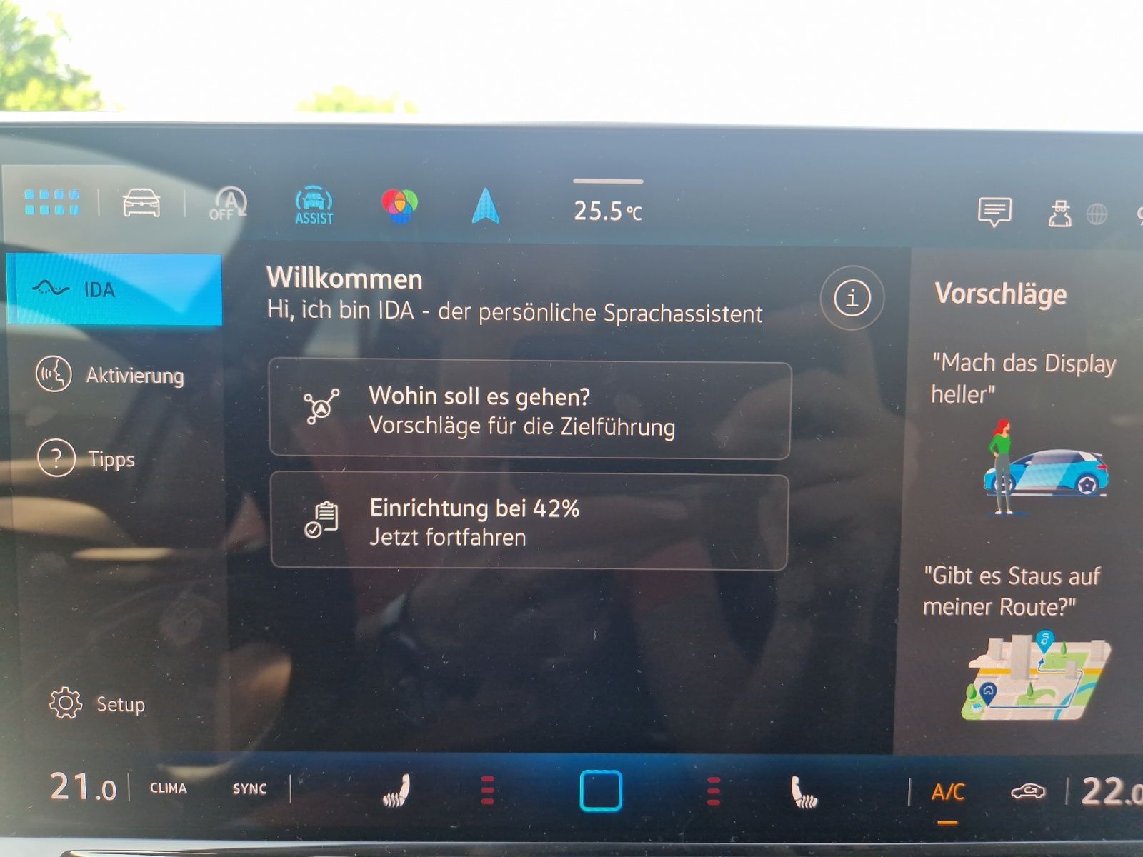 Fahrzeugabbildung Volkswagen Golf VIII Variant eTSI Life DSG LED ACC AHK SHZ
