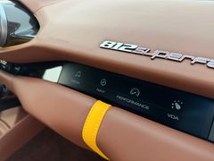 FERRARI 812 Superfast Carbon/Lift/Beifahrerdisplay