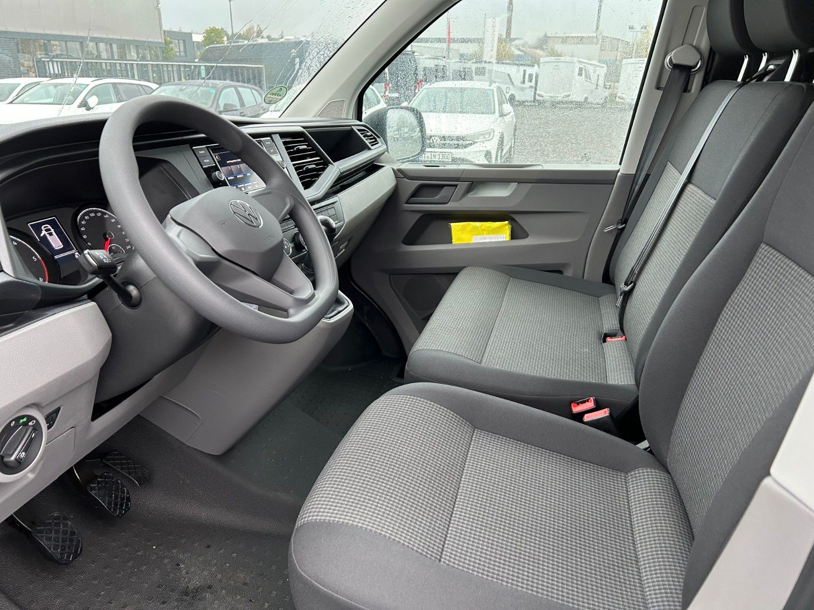 Fahrzeugabbildung Volkswagen T6.1 Transporter 2,0 TDI Klima FWD