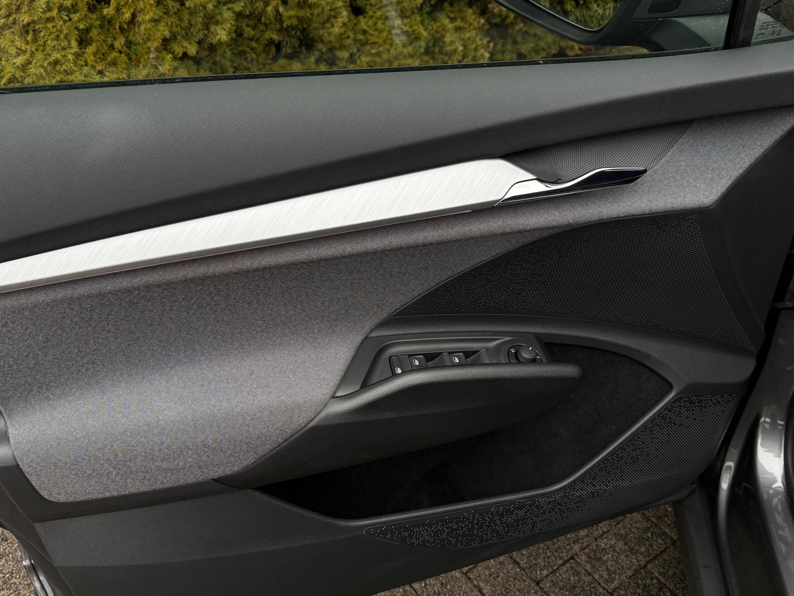 Fahrzeugabbildung SKODA Enyaq 60 Loft CCS+LED+NAV+SHZ+KAMERA+AHK+ACC+DAB