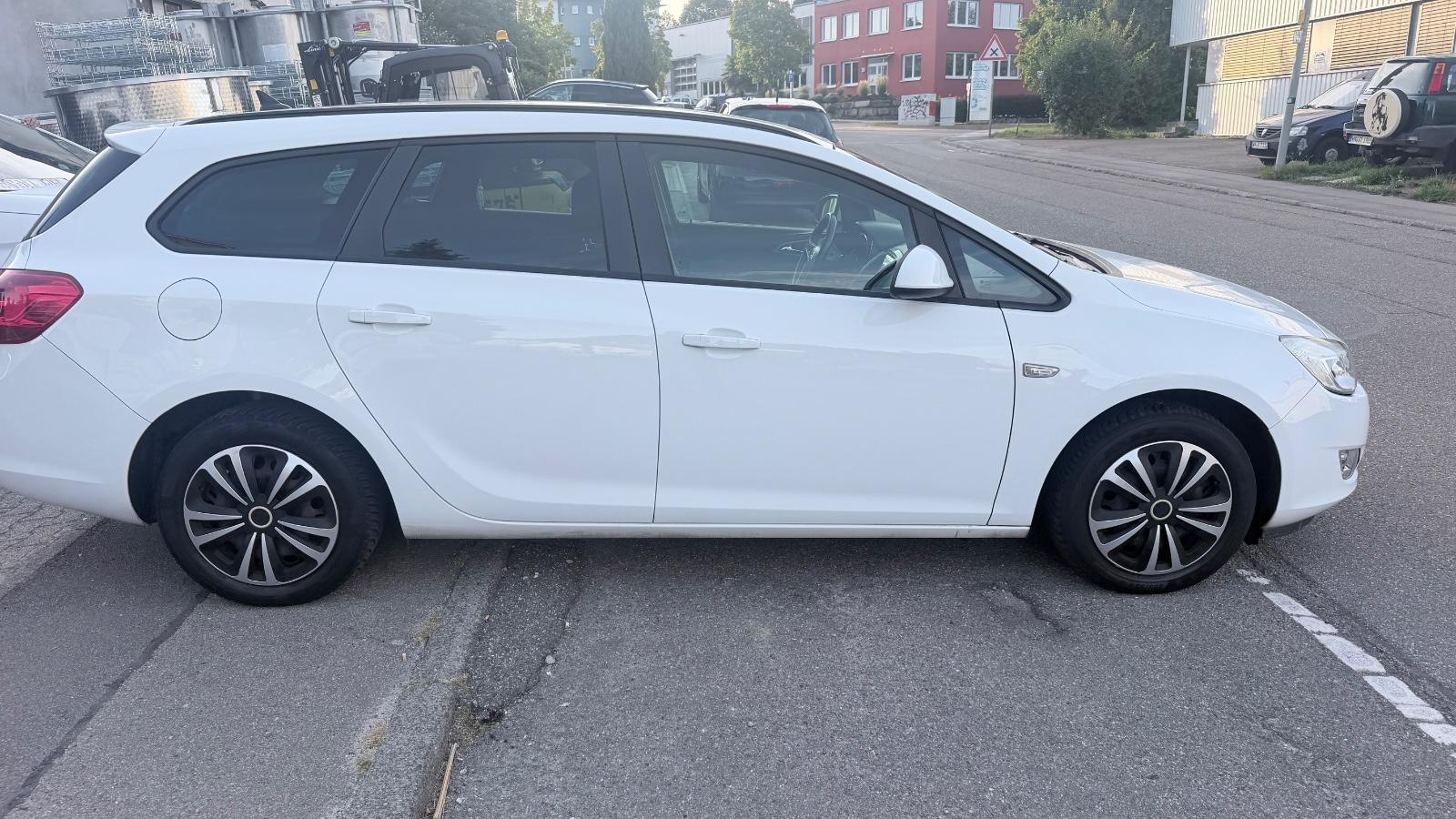Opel Astra 2011 — photo 7