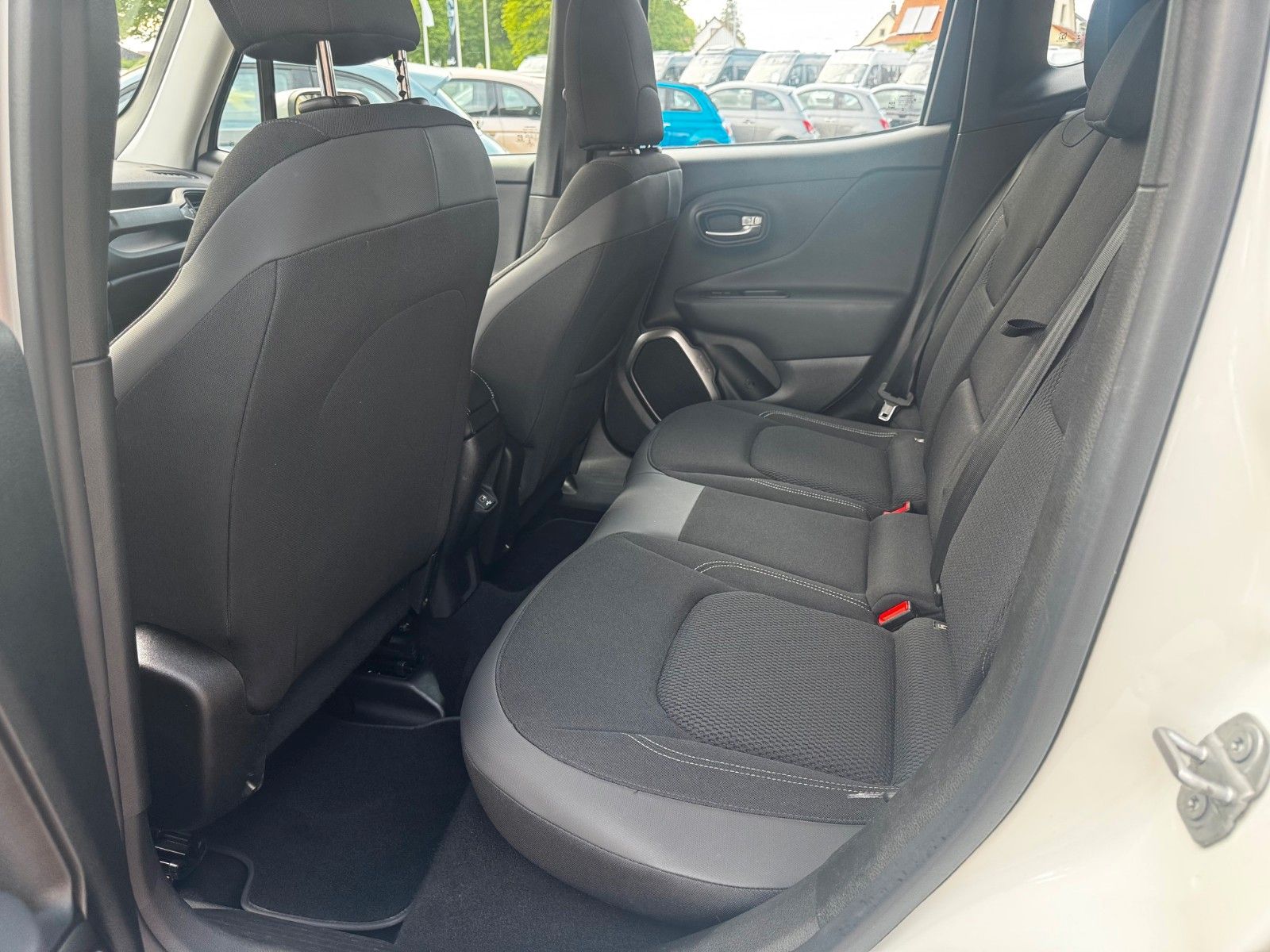 Fahrzeugabbildung Jeep Renegade Limited FWD Automatik Navi Kamera Sitzh