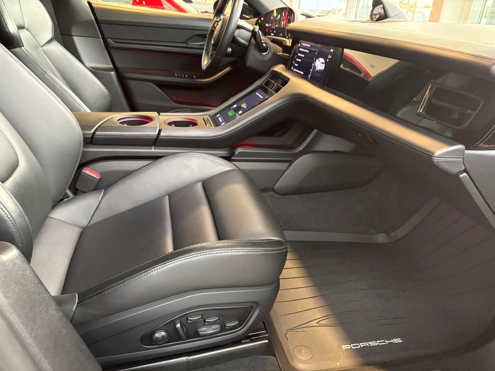 Fahrzeugabbildung Porsche Taycan Sport Turismo/Sportchrono/Bose/Pano/