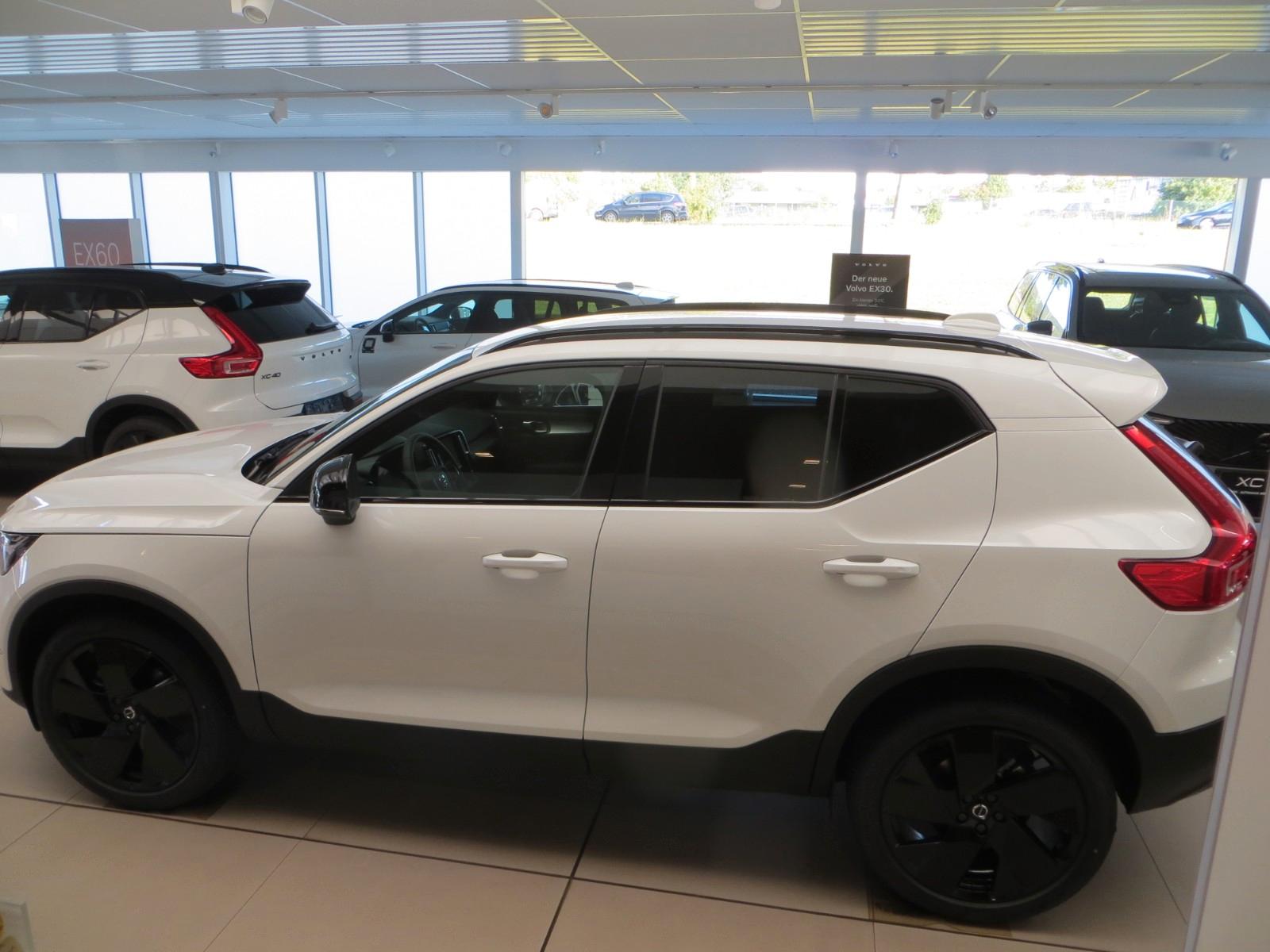 Volvo XC40 B3 Plus Black Edition DCT 360° KAM