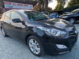 Hyundai i30 cw Trend 13600KM TÜV NEU - Hyundai i30 Gebrauchtwagen in Chemnitz