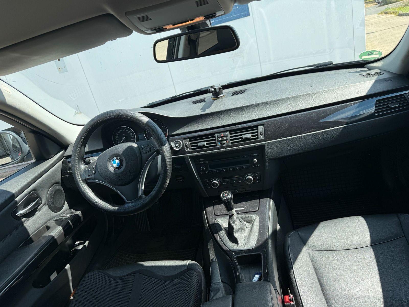 BMW 330 2011 — engine 245 HP (180kW)