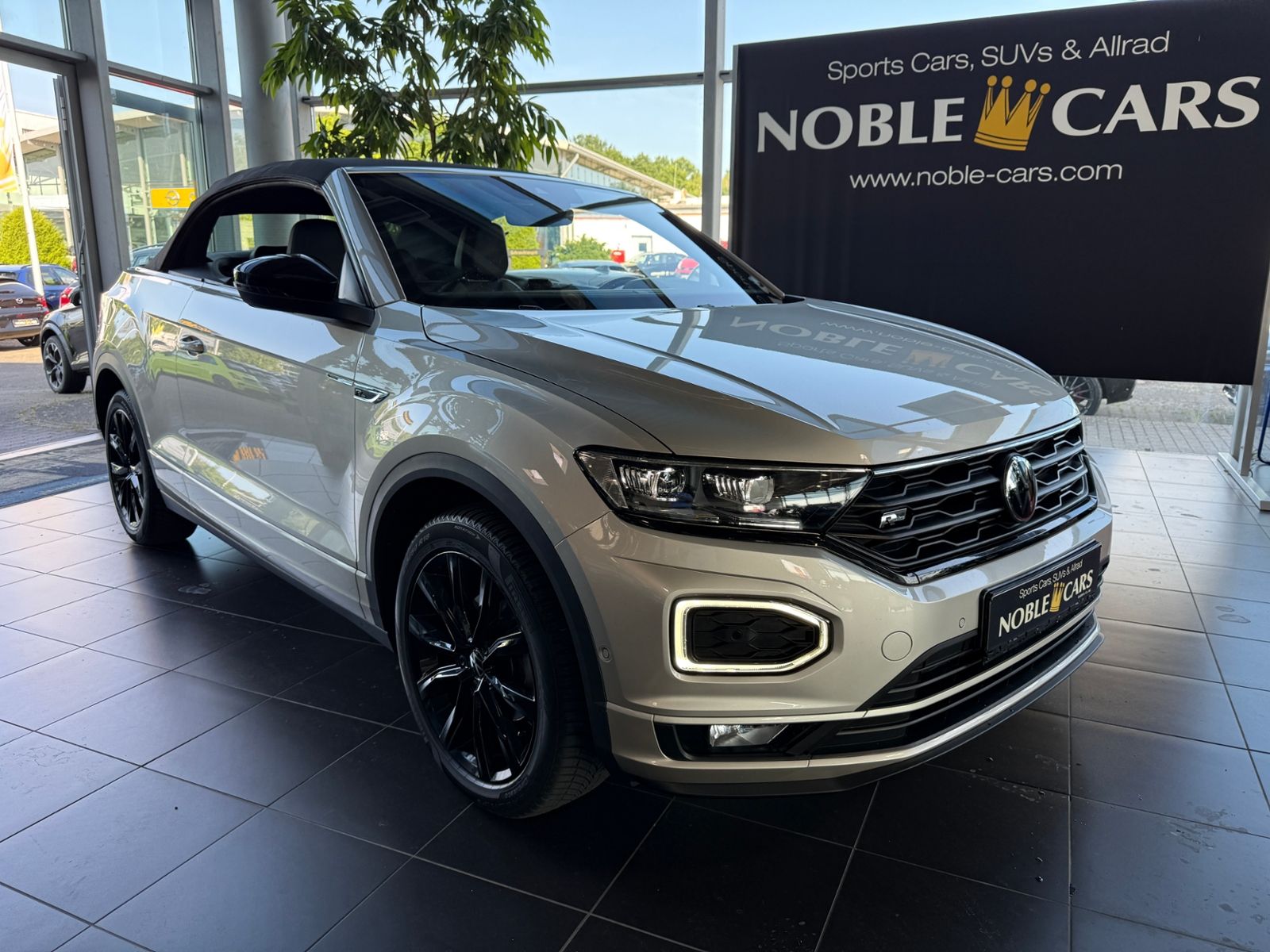 Fahrzeugabbildung Volkswagen T-Roc Cabriolet R-Line AHK ACC LED BEATS
