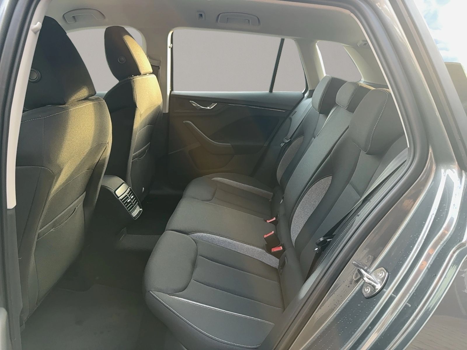 Kamiq 1.0 TSI Drive, 17" Alu, flat floor, LED, G