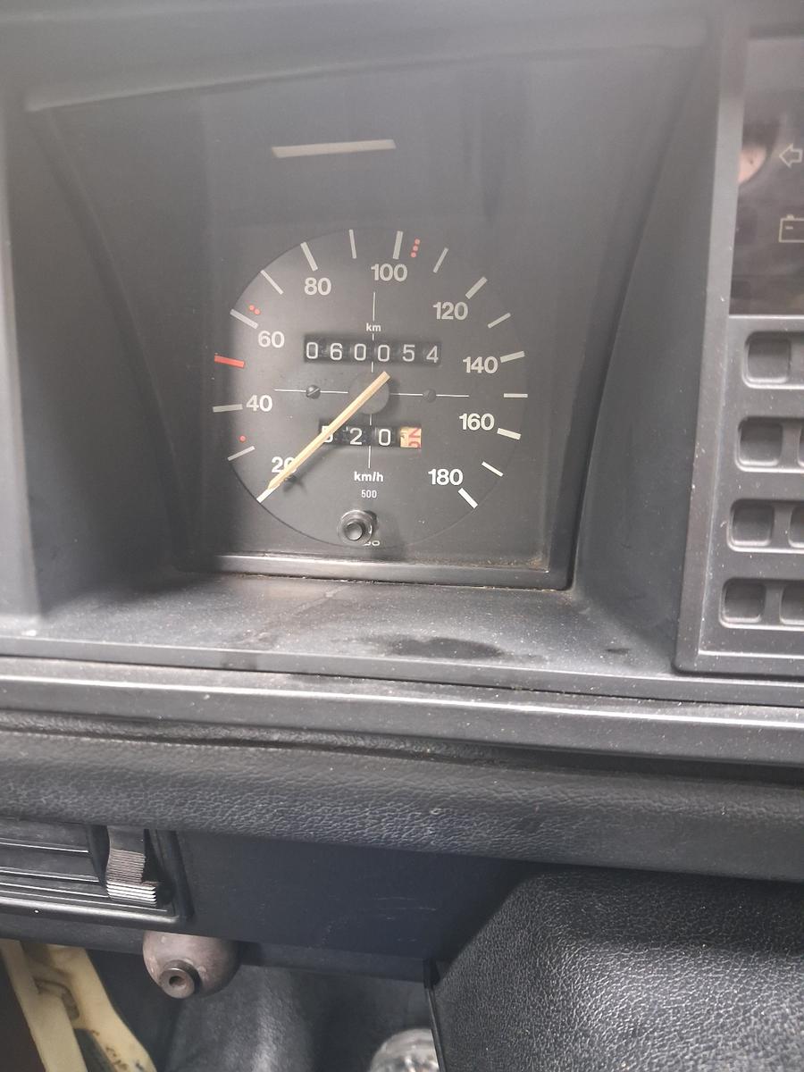 Volkswagen T3 andere Oldtimer Krankenwagen