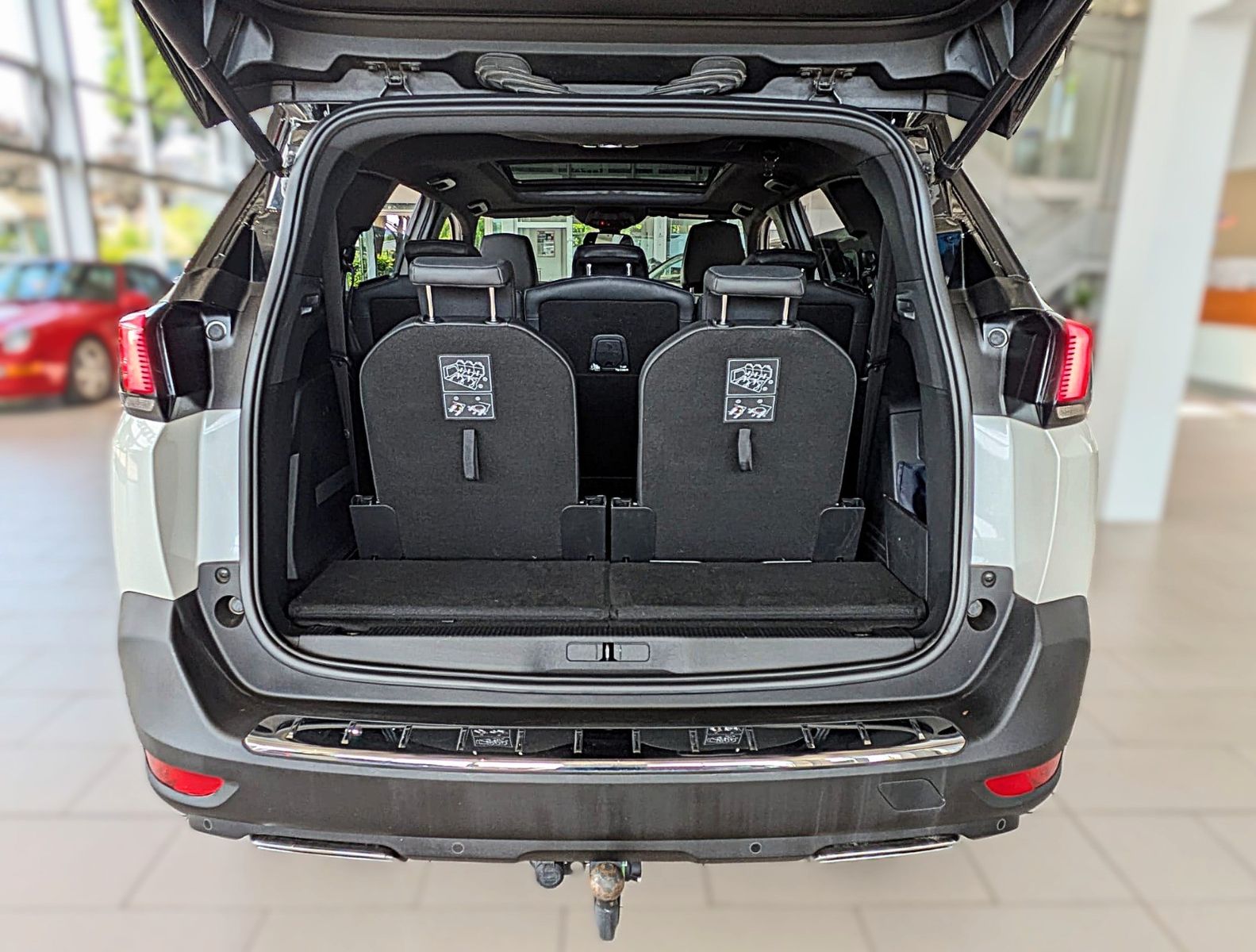 Fahrzeugabbildung Peugeot 5008 GT-LINE LEDER NAVI PANORAMA LED AHK 7-SITZE