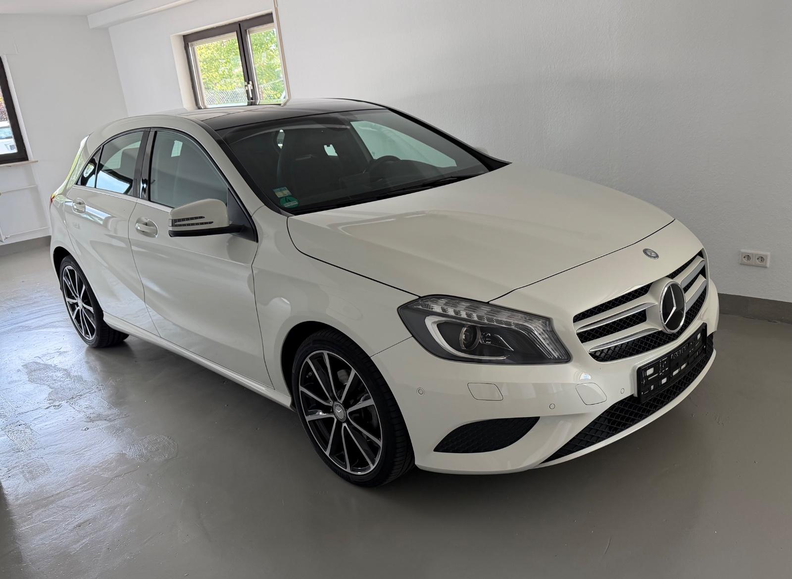 Mercedes-Benz A 180 BlueEfficiency 2Style Navi Pano Kamera LED
