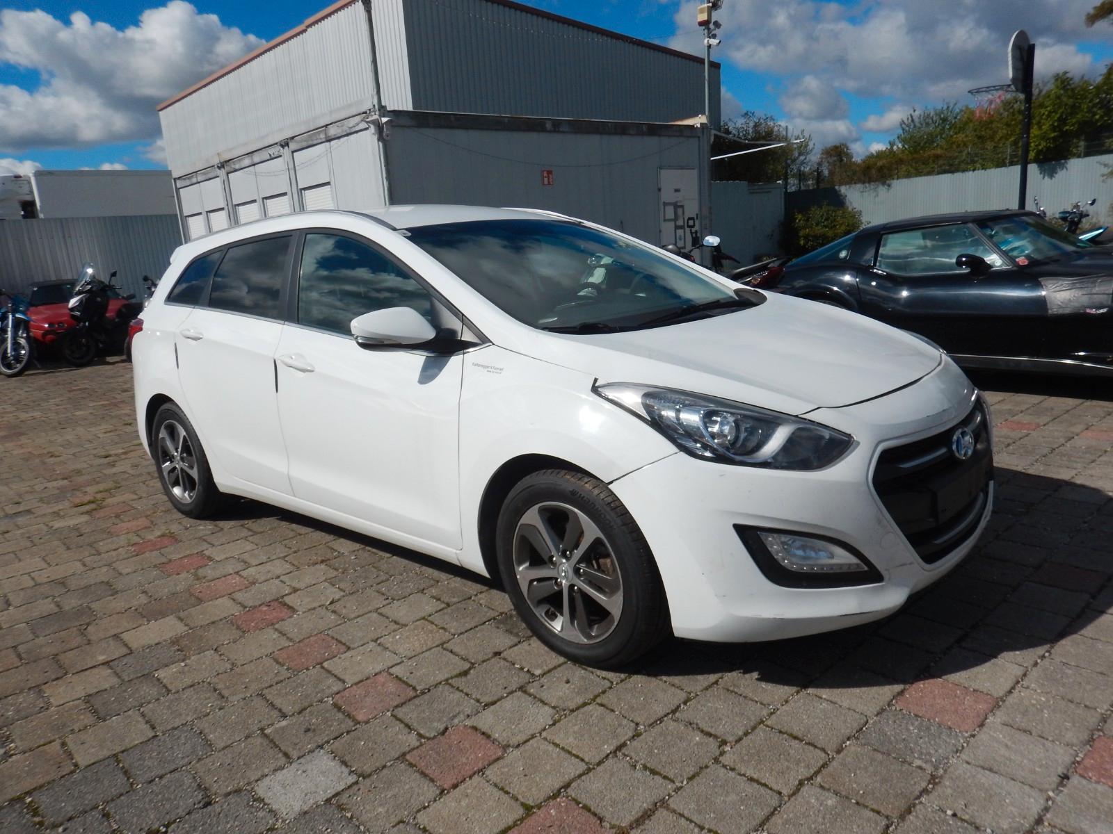 Hyundai i30 2015 — photo 13