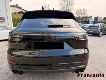 Porsche Cayenne - 5