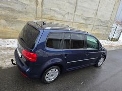 VW Touran Highline 2.0TDI 140PS 7Sitze Pano