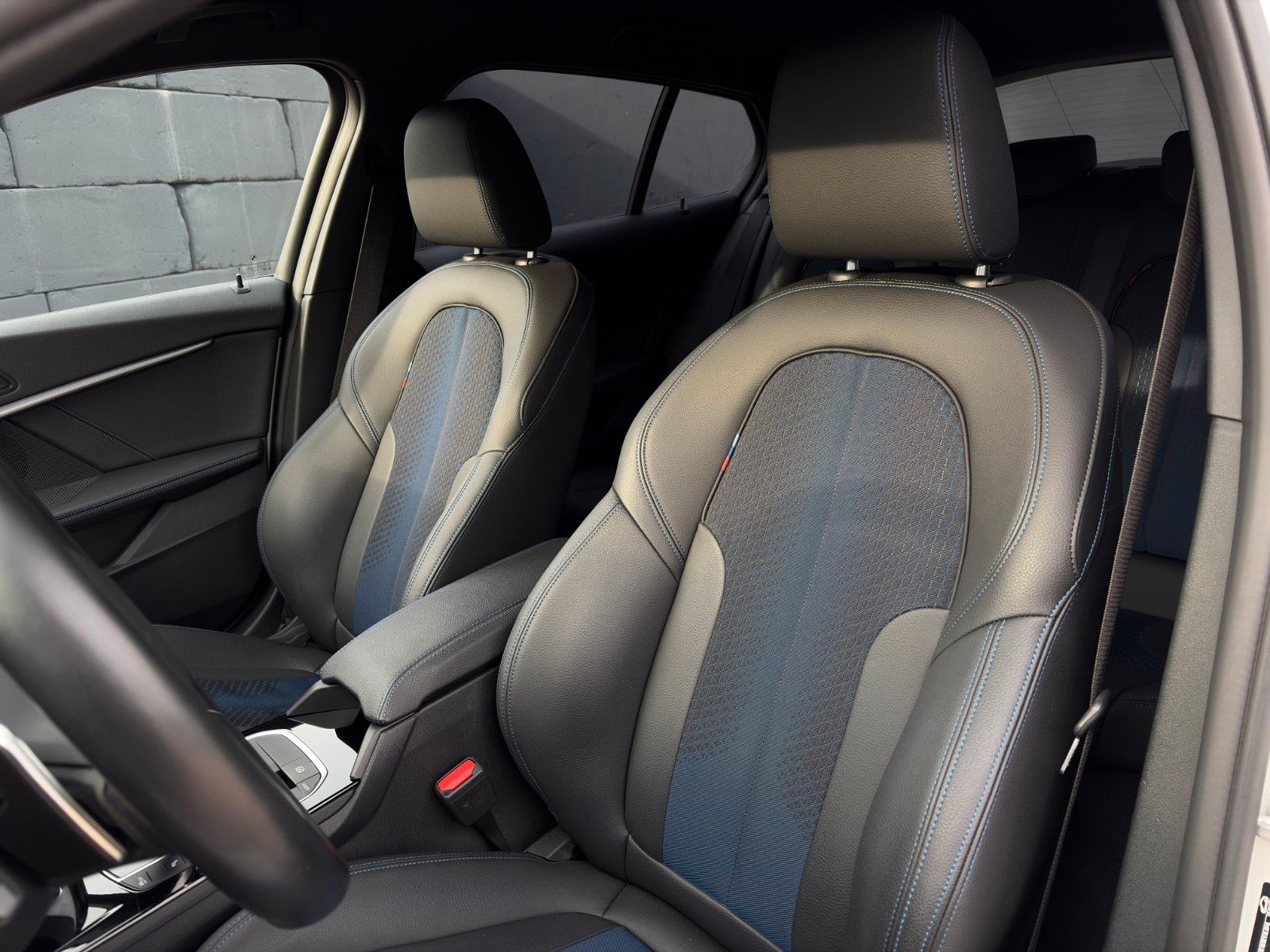 Fahrzeugabbildung BMW M135i xDrive HiFi SHZ LED DAB PDC Wireless Temp