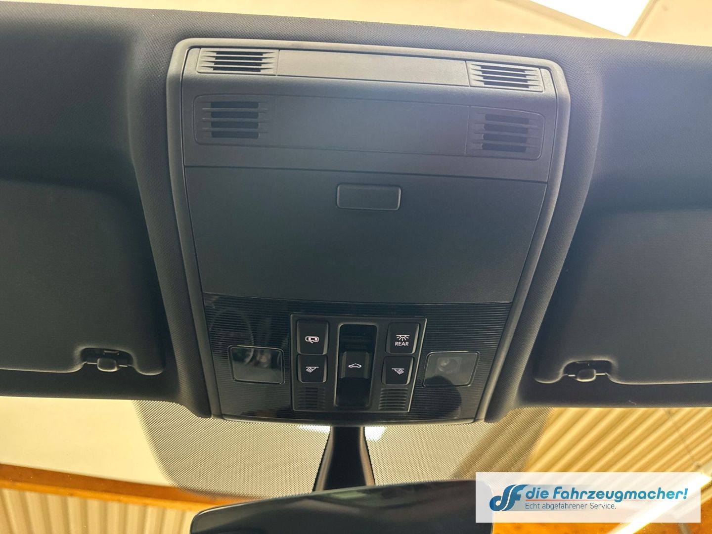 Fahrzeugabbildung Volkswagen Golf VII GTI DSG TOP-Panodach Navi VOLL-LED ACC