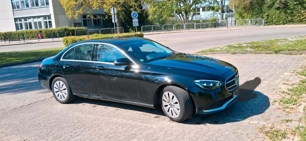 Image of Mercedes-Benz E 220