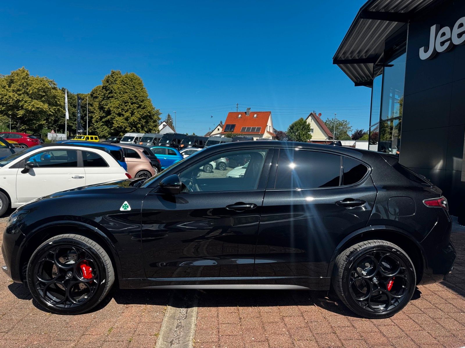 Fahrzeugabbildung Alfa Romeo QUADRIFOGLIO 2.9 V6 Bi-Turbo Q4 Glasdach Memory