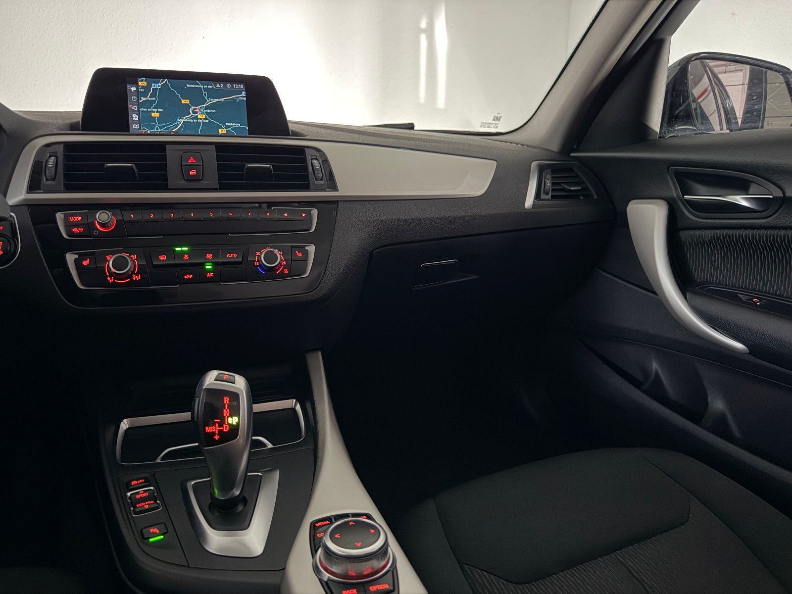 Fahrzeugabbildung BMW 118 i Aut. Advantage/NAVI BUSINESS/KLIMAAUT./LED