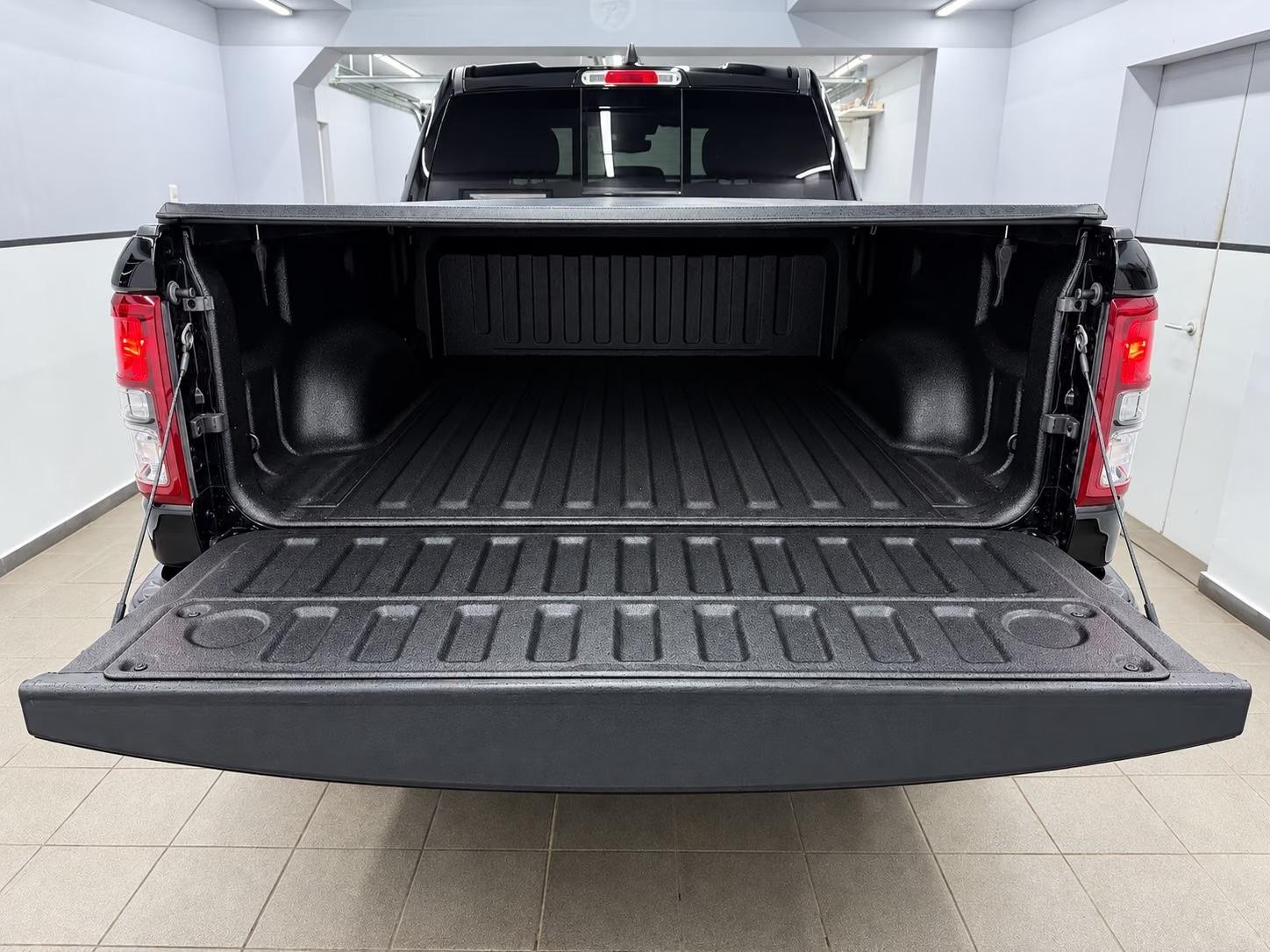 Dodge Ram 1500 5.7 V8 4X4 BigH QuadC*Lv2*Night Edition, миниатюра 8