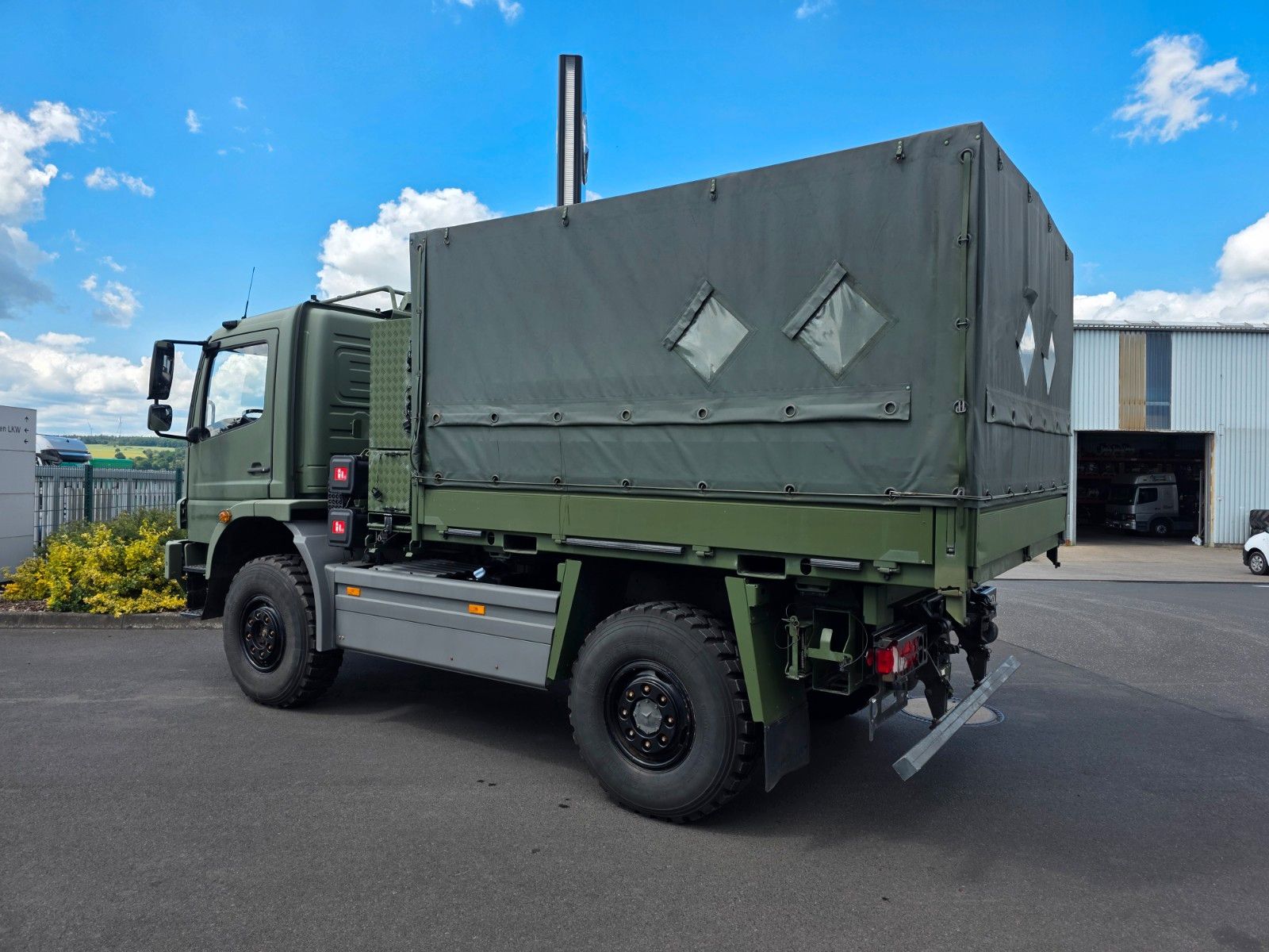 Fahrzeugabbildung Mercedes-Benz Atego 1018 A 4x4 Pritsche Plane mehrfach vorh.