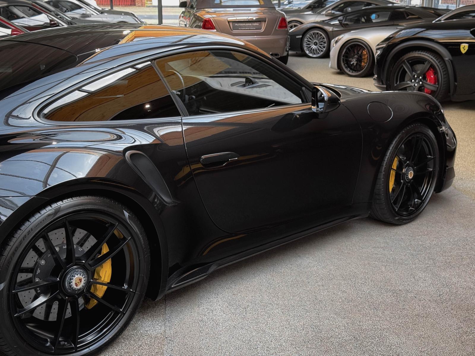 Porsche 911 Turbo S Approved+Aero Kit+ Lift+ Sport-AGA