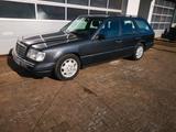 Mercedes-Benz E 220 T Autom., Klima, SHD, AHK, Sportline - Mercedes-Benz E 220 mit Benzin-Antrieb: Kombi