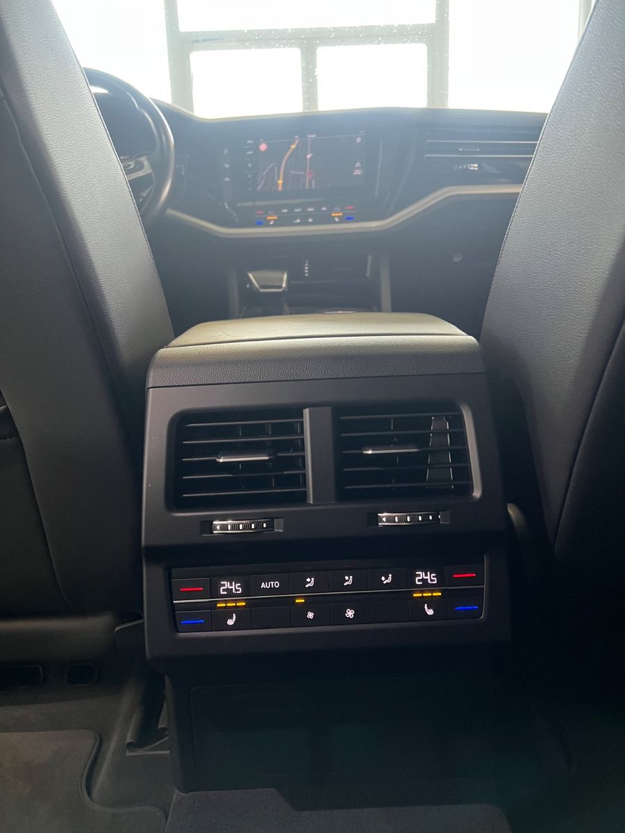 Fahrzeugabbildung Volkswagen Touareg 3.0 TDI 4Motion *LEDER*ACC*AHK*