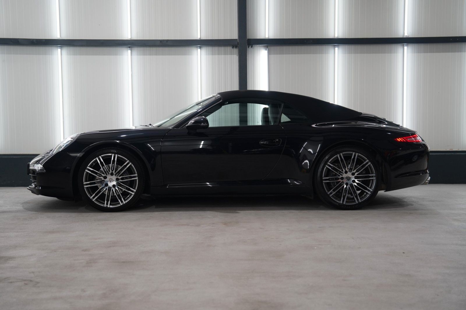 Fahrzeugabbildung Porsche 911 Carrera Cabriolet Black Edition Sport-Chrono