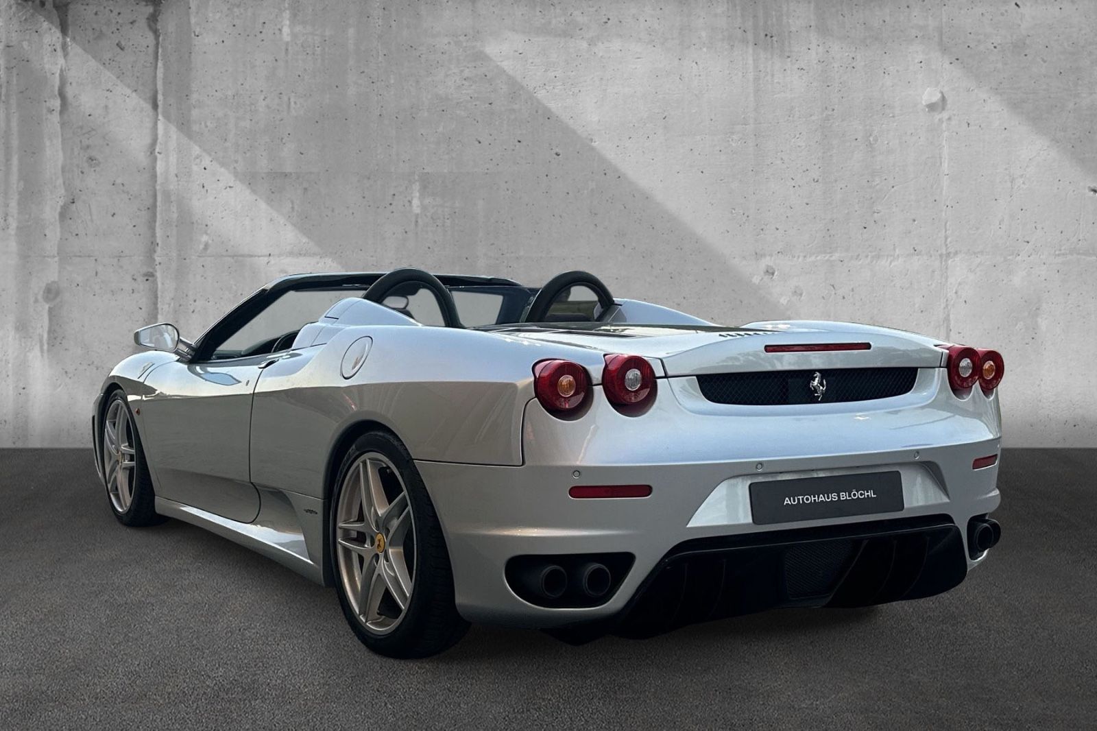 Fahrzeugabbildung Ferrari F430 Spider*PDC*Embleme*HiFi