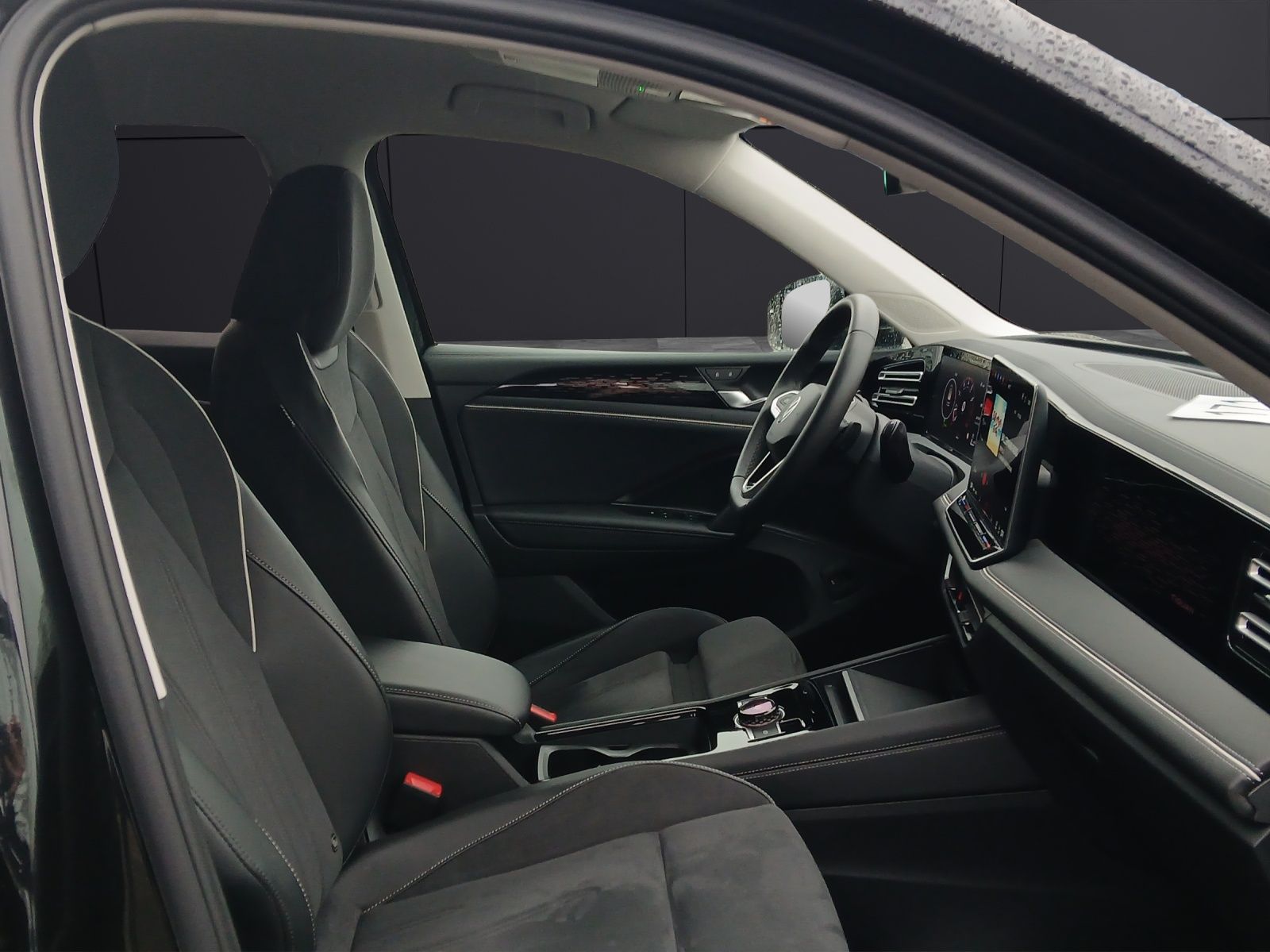 Fahrzeugabbildung Volkswagen Tiguan eTSI Elegance DSG Matrix AHK Navi AID ACC