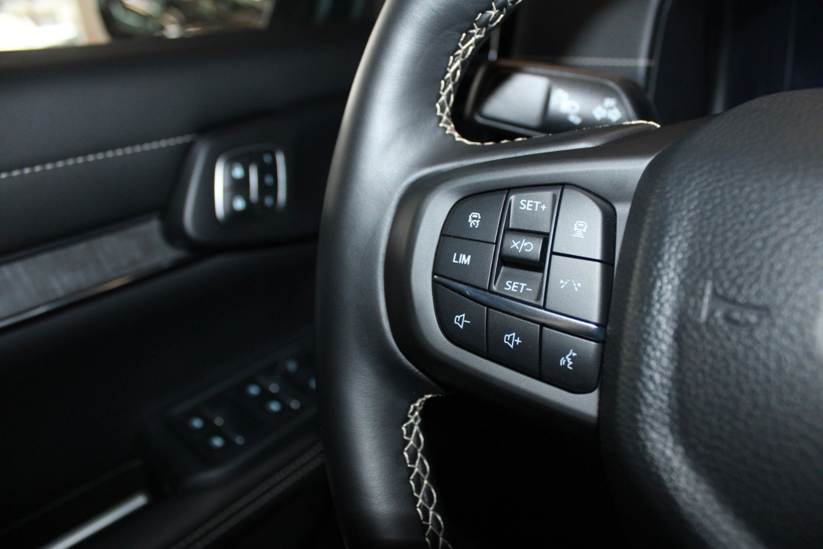 Fahrzeugabbildung Ford Ranger Platinum Automatik LEDER AHK ROLLO STDH
