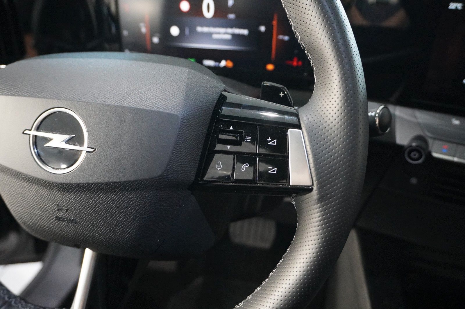 Fahrzeugabbildung Opel Astra L ST 1.2T EDITION AT-8 NAVI/LED/SPORT/DAB+