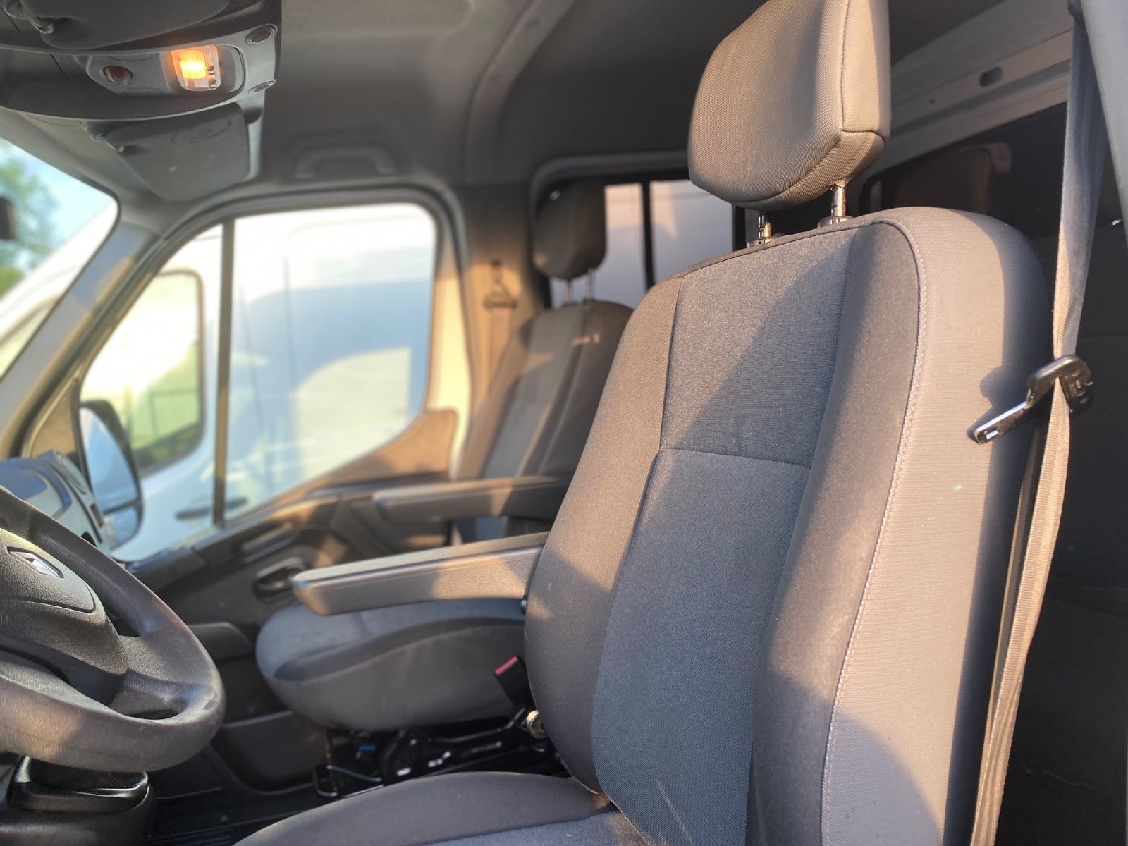 Fahrzeugabbildung Renault MasterIII DoKaDreiseitenkipper,1Hd,Klima,AHK,Kam