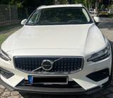 Volvo V60 CC Ultimate B5 B&W AHK Pano 3J.Gar.8x - Volvo V60 Cross Country von privat