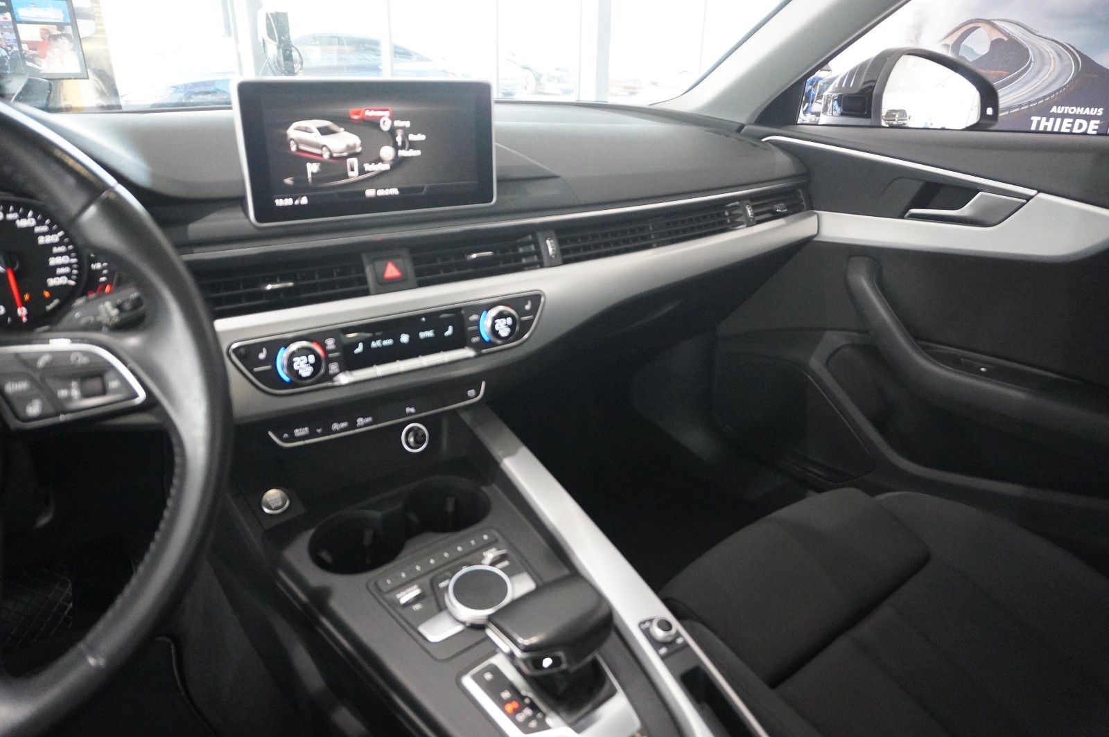 Fahrzeugabbildung Audi A4 Avant 35 TDI S-LINE SPORT NAVI/LED/KAMERA/DAB