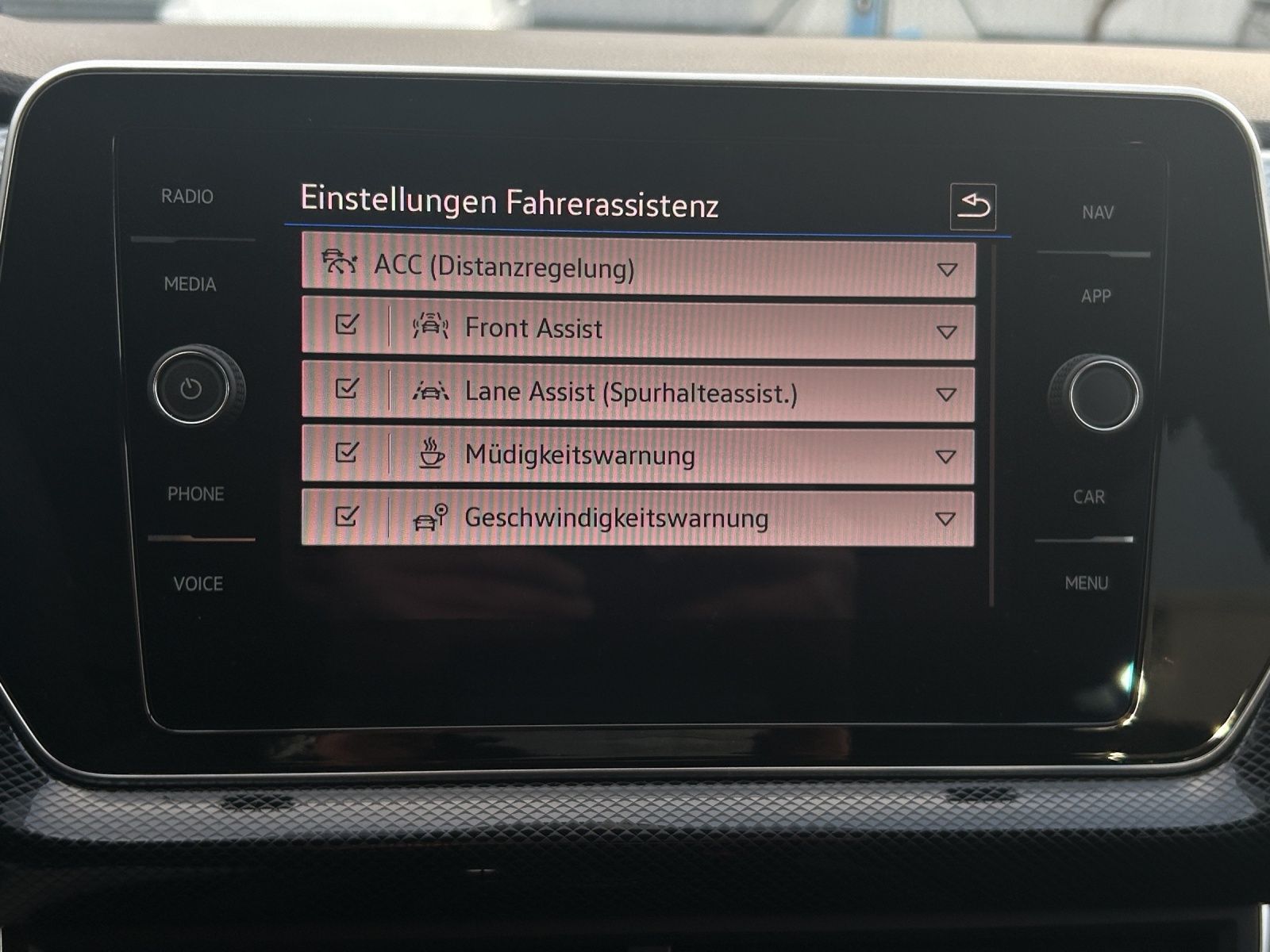 Fahrzeugabbildung Volkswagen T-Cross Goal TSI DSG IQ.Light ACC SH RearView Am