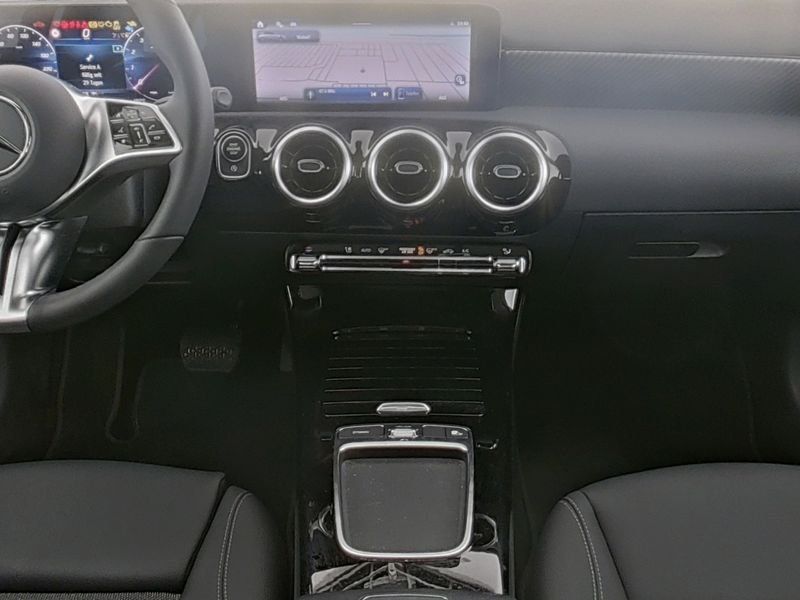 Fahrzeugabbildung Mercedes-Benz A 200 Progressive*Distro*Totwink*360°*MultiBeam*