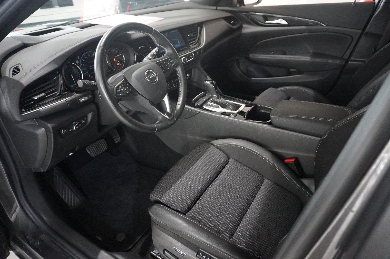 Fahrzeugabbildung Opel Insignia B ST 2.0D BUSINESS NAVI/LED/KAMERA/HUD