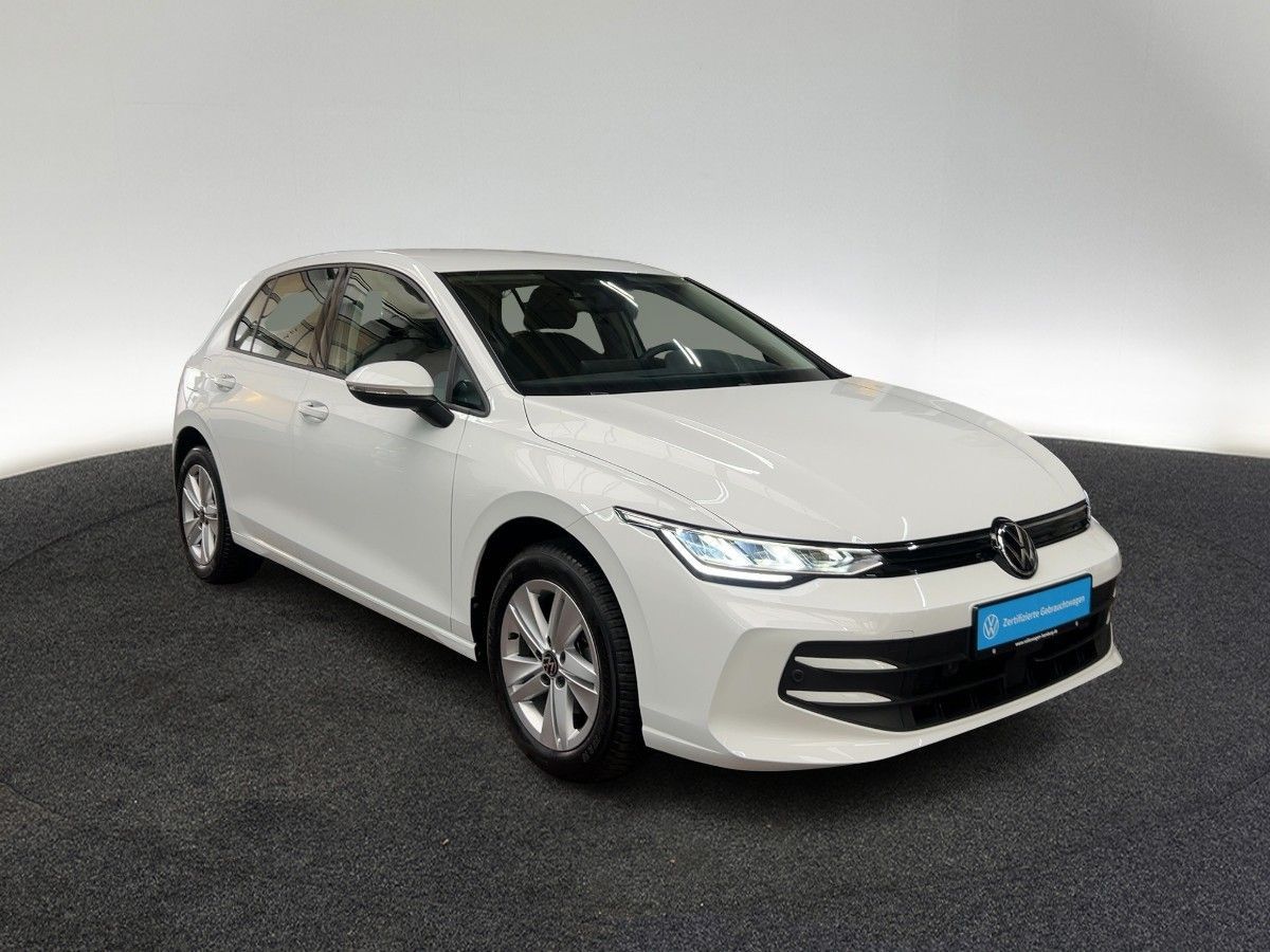 Volkswagen Golf VIII 1.5 eTSI Life DSG Rear View App-Connec foto 6