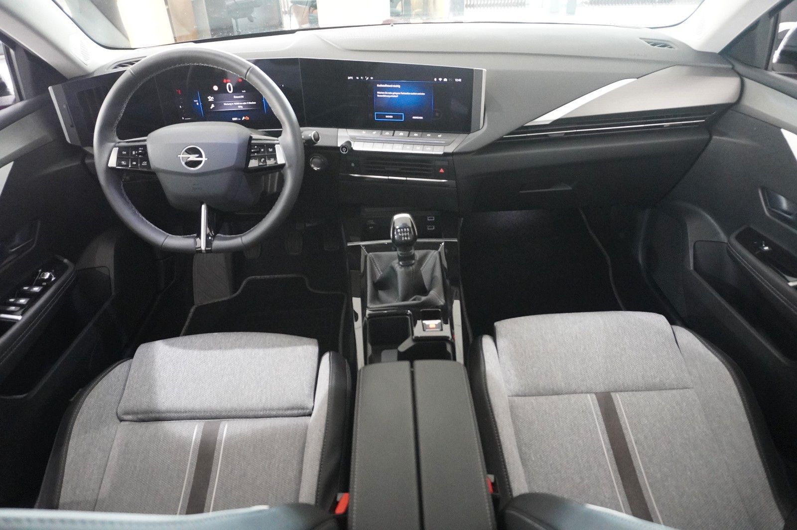 Fahrzeugabbildung Opel Astra L Lim. 1.2T ELEGANCE NAVI/LED/KAMERA/DAB+