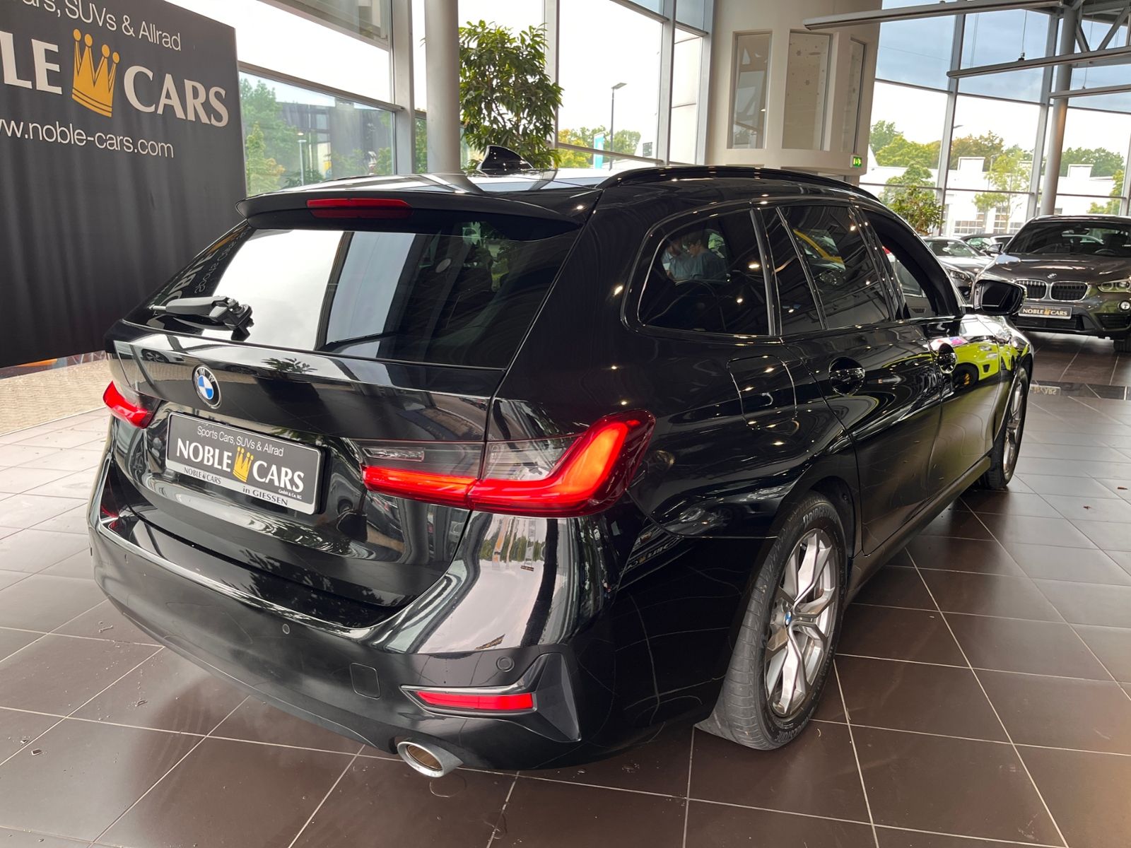 Fahrzeugabbildung BMW 320 i Sport Line Touring ACC LED NAVI ALU